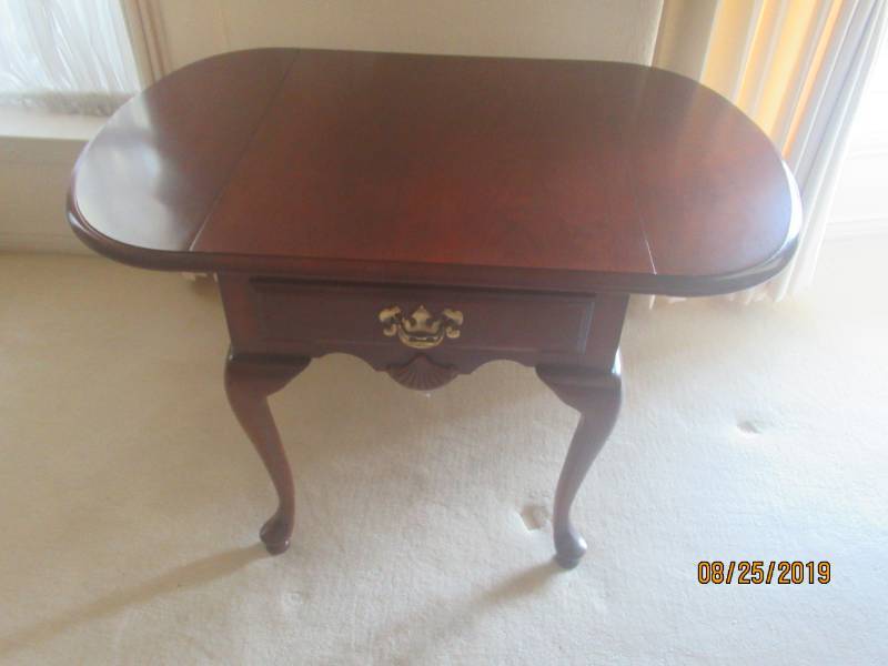 Antique Drop Leaf Lamp Side Table With Queen Anne Legs Antique Drop Leaf Lamp Side Table With Queen Anne Legs
