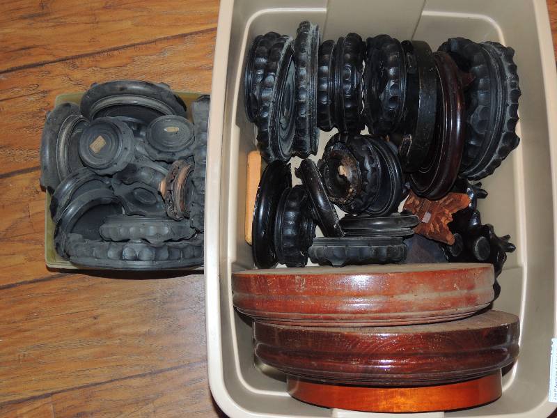 lot 189 image: Bases and disc holders 4-12 diameter Qty 25 use for statues, candles projects