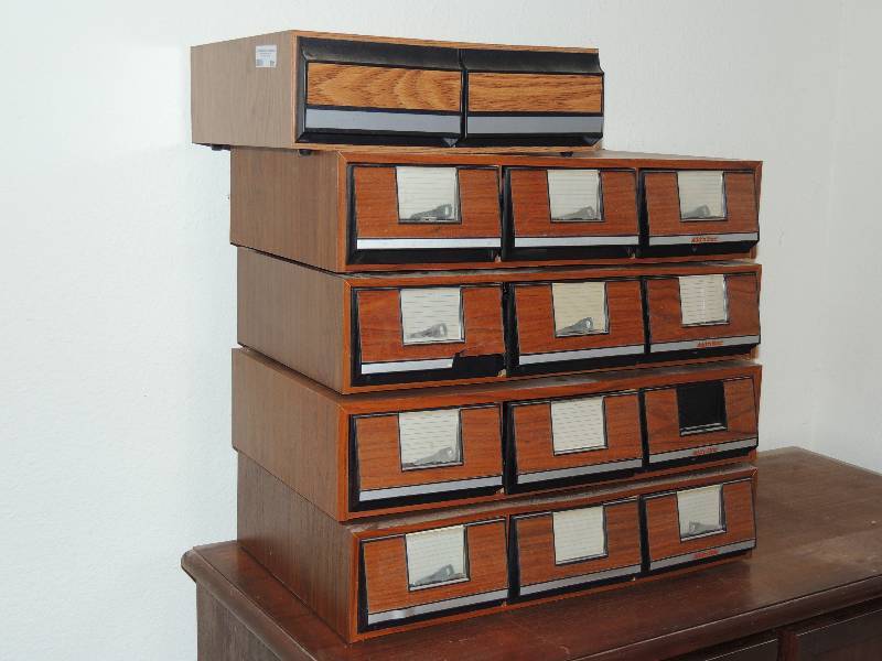 lot 191 image: 5 VHS holders