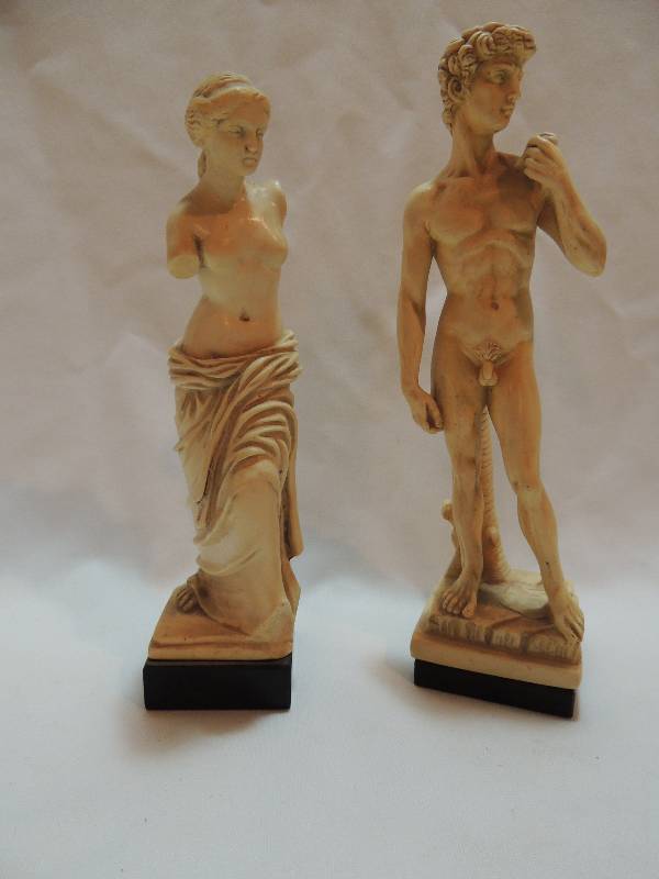 lot 183 image: Statues of David and Venus de Milo resin 8 by G. Ruggeri Italy