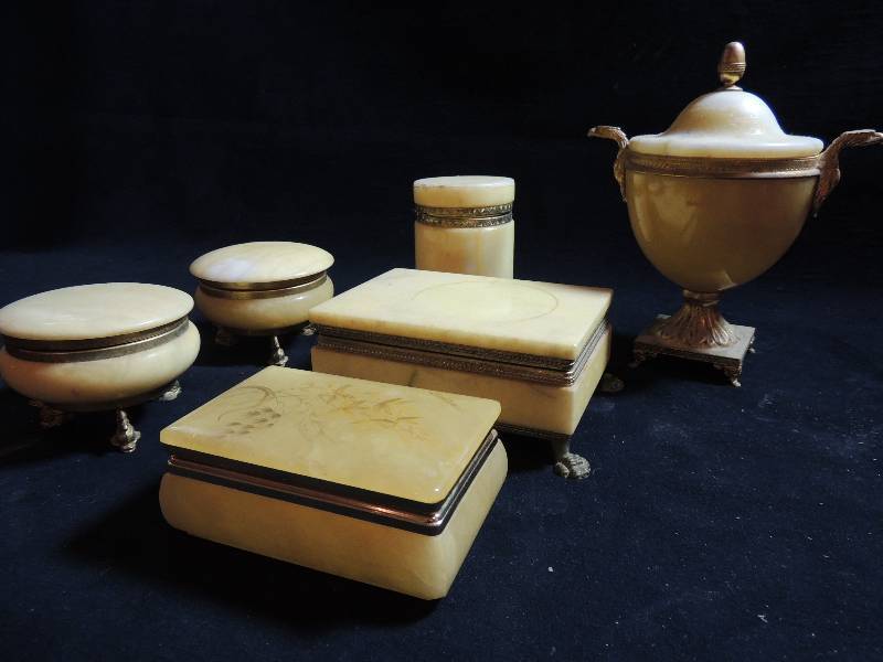 lot 199 image: Vanity set- 6 pieces  Alabaster and onyx