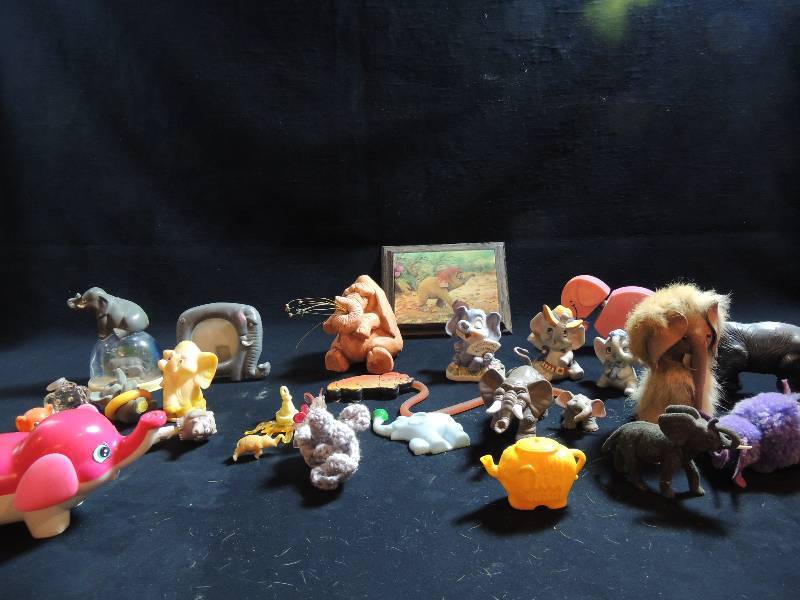 lot 206 image: Elephants- large quantity- includes toy, plastic, ceramic, fuzzy