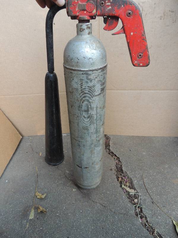 lot 576 image: U.S. Navy drop boat fire extinguisher (charged)