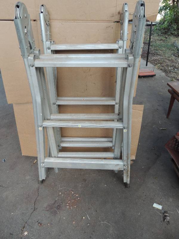 lot 579 image: 12 FT FOLDING Ladder