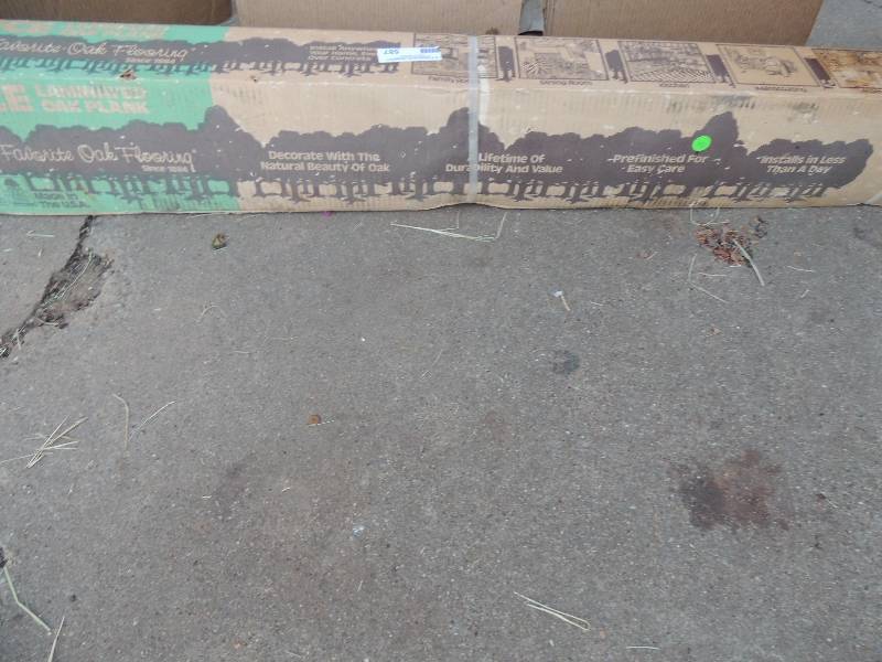 lot 587 image: Bruce Oakwood Plank 20 sq. ft. in box