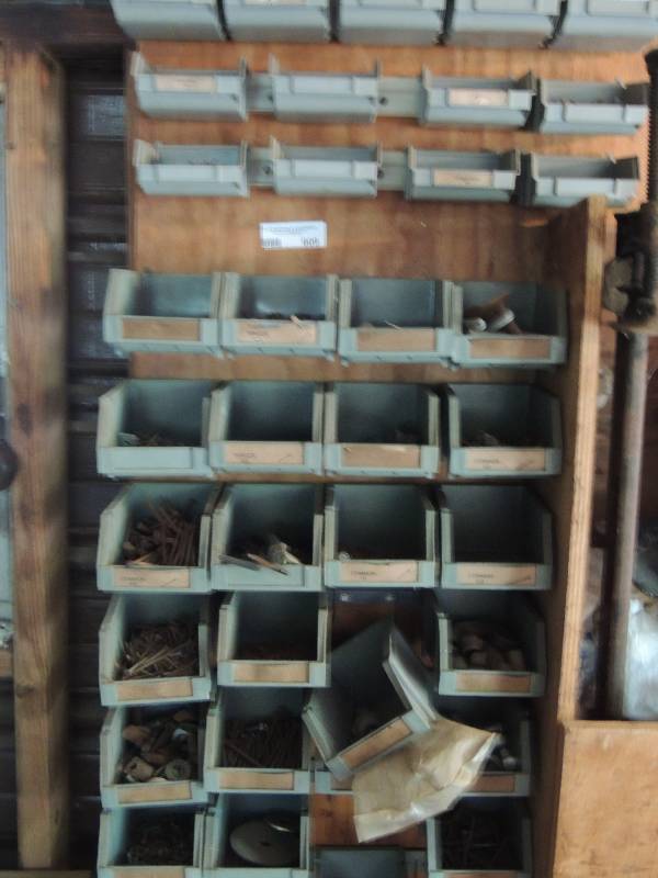 lot 609 image: 2 tool holders