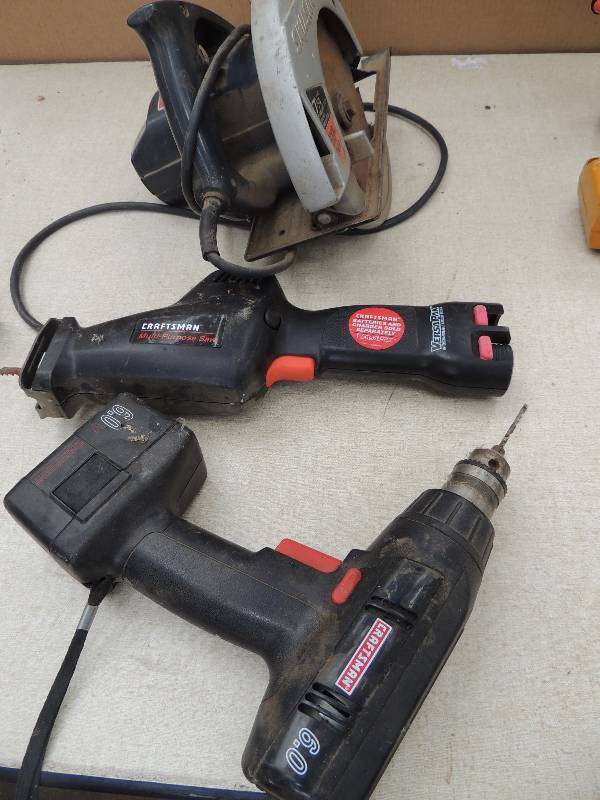 lot 619 image: 7 14 Circular Skill saw and craftsman power drill
