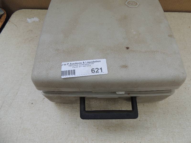 lot 621 image: Black and decker Double insulated two speed Jig saw in original box