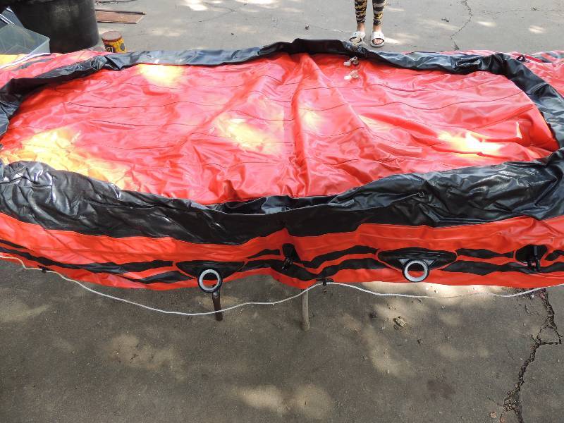 lot 616 image: BlackRed float boat fits 3-4 people with paddles ( no pump) Needs small repair of holes