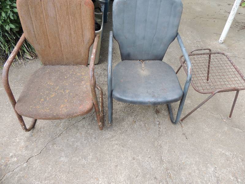lot 629 image: 2 VINTAGE METAL LAWN CHAIRS