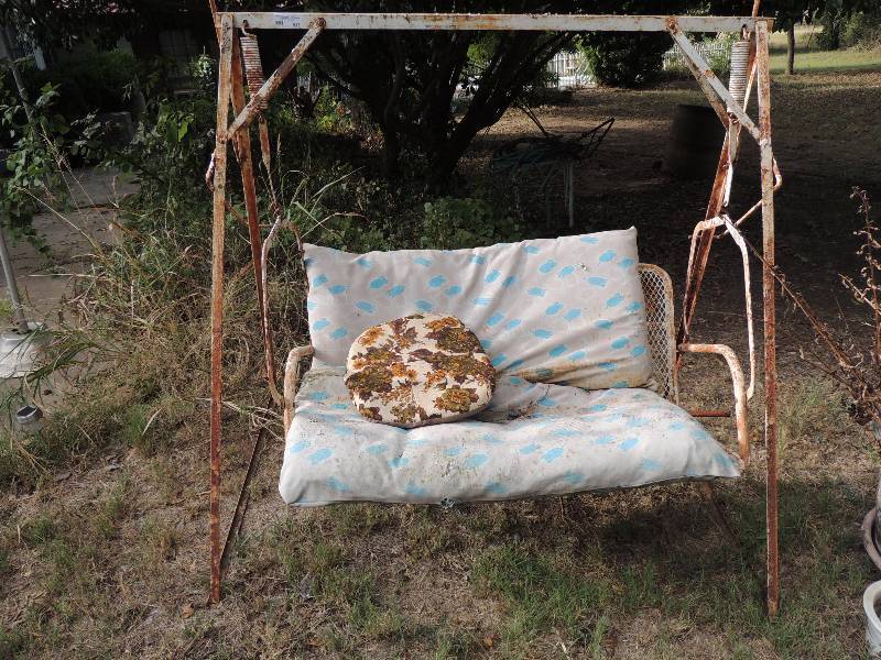 lot 637 image: METAL FRAME WITH PORCH SWING - 4 FT WIDE