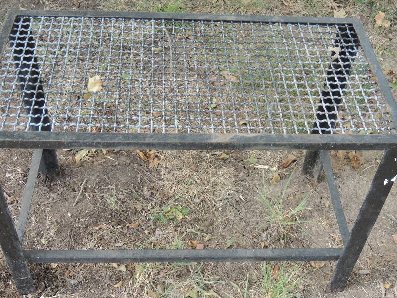 lot 640 image: METAL FRAME -MESH TOP TABLE - 25 X 18 X 36