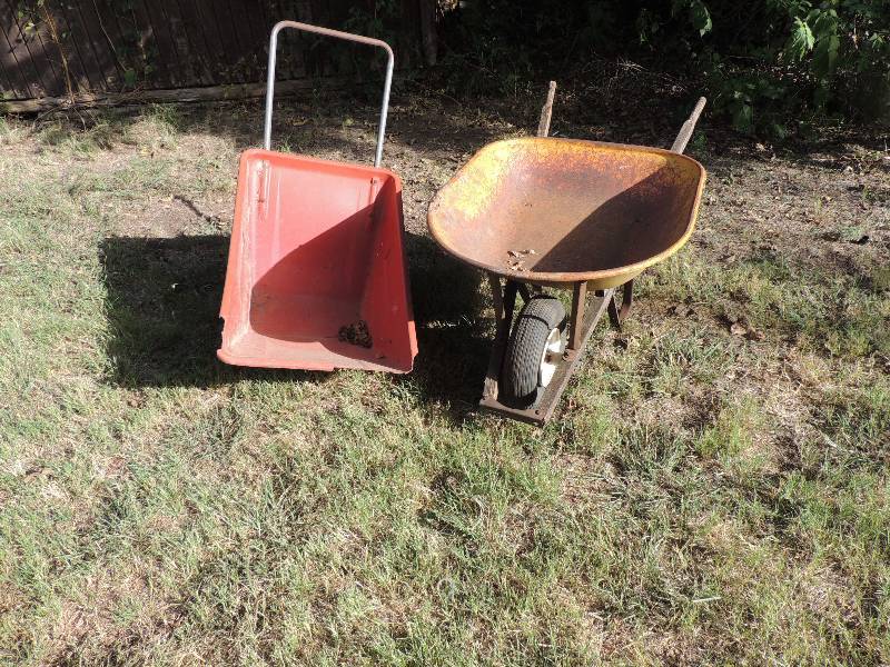 lot 642 image: WHEELBARROW AND YARD CART TUB (MISSING 1 WHEEL)