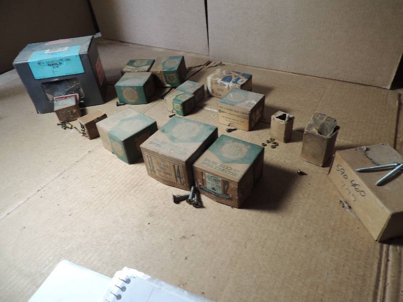 lot 533 image: 16 boxes of various size screws