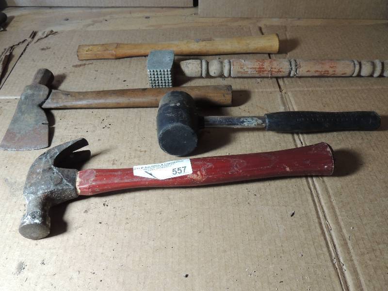lot 557 image: Varied lot of hammers and hammer handles