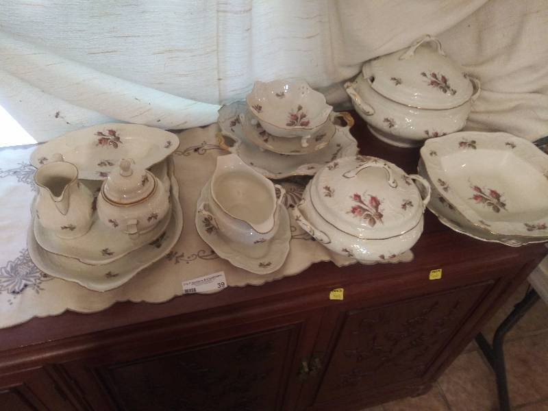 lot 39 image: China Rosenthal Germany Sanssouci 14 Pieces