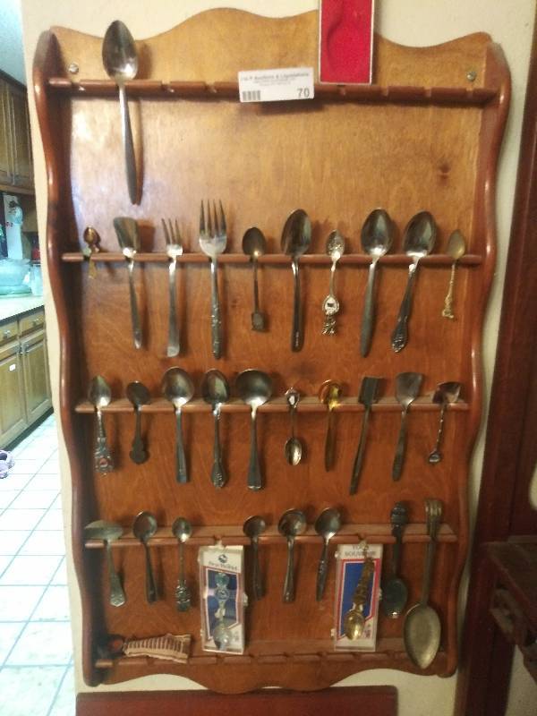 lot 70 image: Spoon rack with collection of 30 spoons