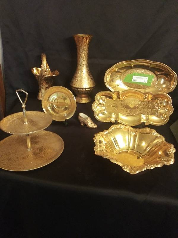 lot 73 image: Hand Painted 24K gold 2 tier tray, basket, vase and shoe