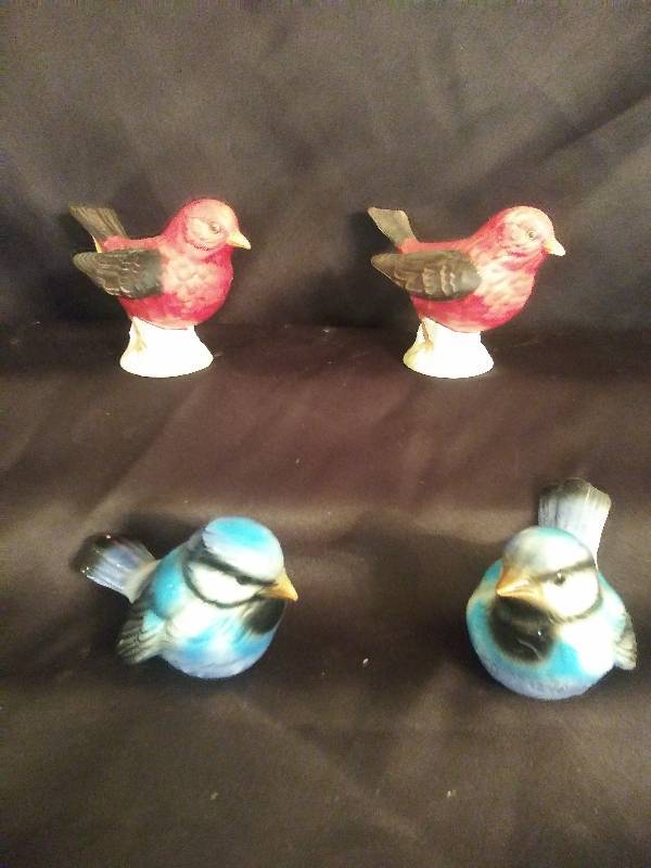 lot 74 image: Goebel Birds- Pair of Blue birds and pair of red birds