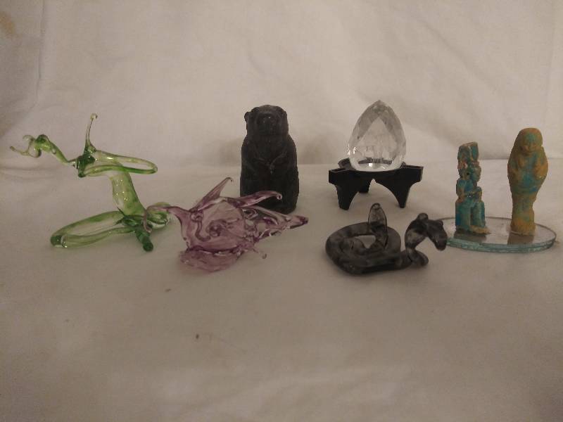 lot 81 image: 3 FREEFORMED GLASS FIGURINES, 2 MAYAN FIGURES,  BEAR,  AND A 3D IMAGE IN CRYSTAL