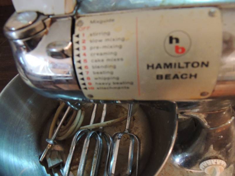 lot 157 image: Hamilton Beach stand mixer and waffle iron