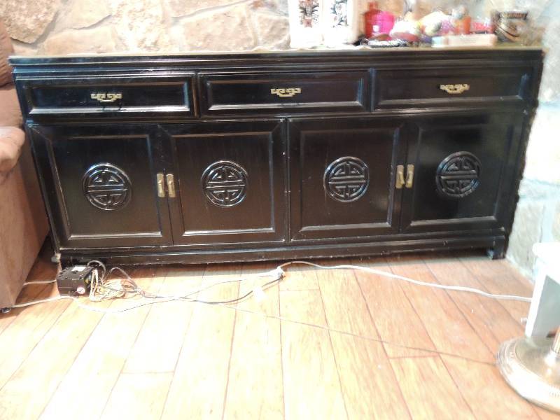 lot 230 image: Asian inspired Buffet- 3 drawers 2 cabinets with shelves Black LAQUOR app. 72 L 20 deep and 32 H