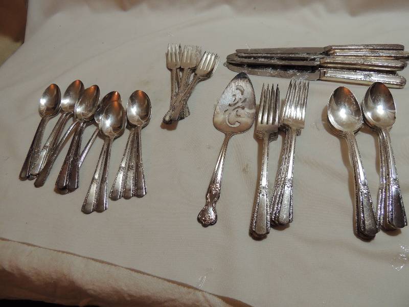 lot 150 image: William Rogers Flatware. 46 pieces Forks knives spoons and cake server. PLUS various stainless flatwear pieces 1881 Rogers Flatwear 30 pieces