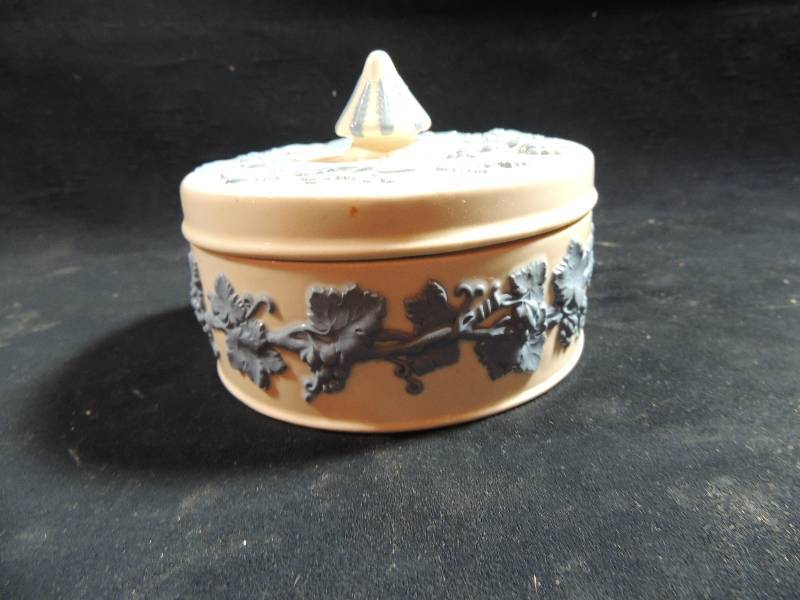 lot 154 image: Wedgwood embossed green ware Round covered trinket  dish #2  4  12 diameter
