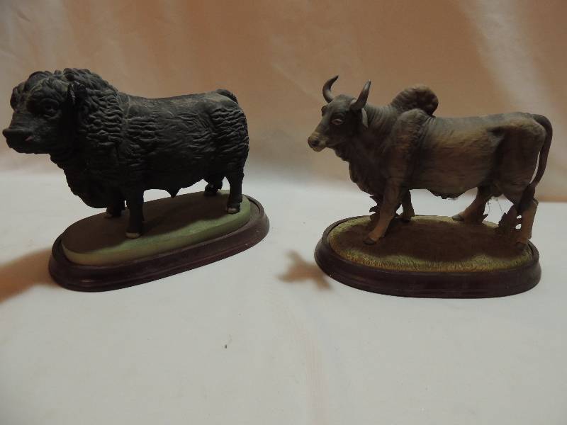 lot 153 image: Andrea Porcelain- cattle on wood bases Brahma Bull and Angus Bull