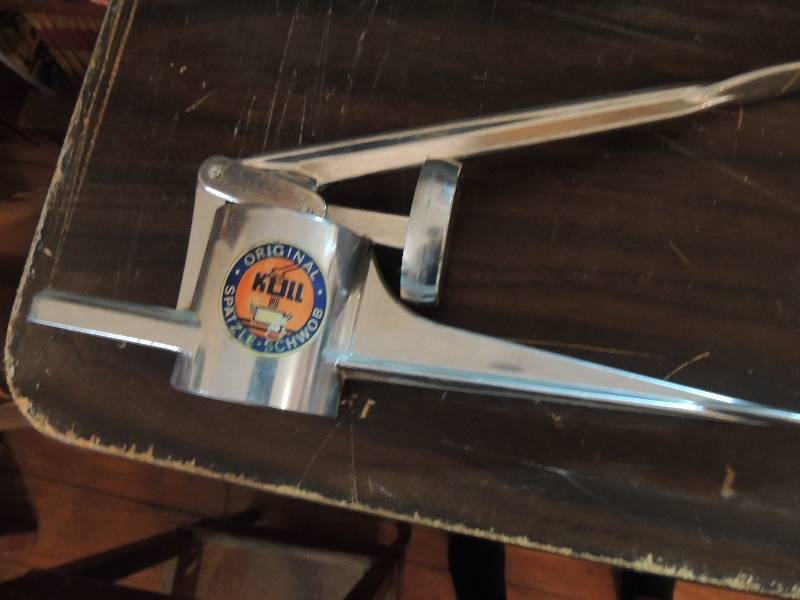 lot 158 image: Kull original spatzle schwob Universal 72 grinder with blades