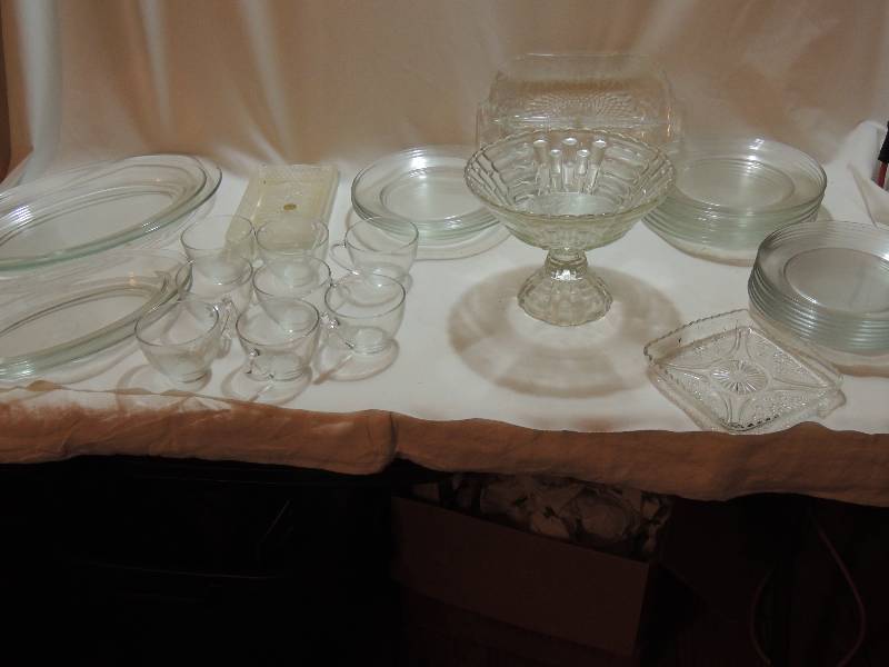 lot 173 image: Clear glass dessert plates, cups, oblong dishes and small tray