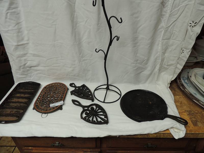 lot 148 image: Cast Iron- Cornbread pan (ear of corn) Round griddle, 3 trivets
