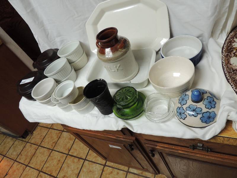 lot 146 image: 3 platters one is Narumi brand  and green serving platter