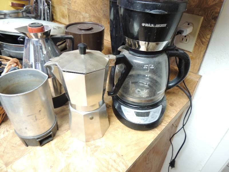lot 138 image: Black and decker coffee pot, NEW Turkish coffee pot and a coffee carafe