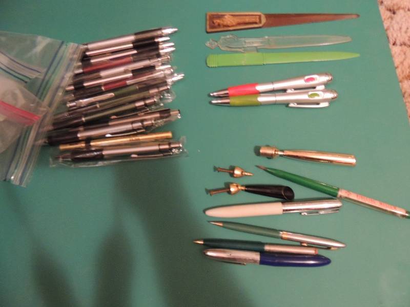 lot 266 image: Large lot of Pens. Never go hunting for an ink pen again