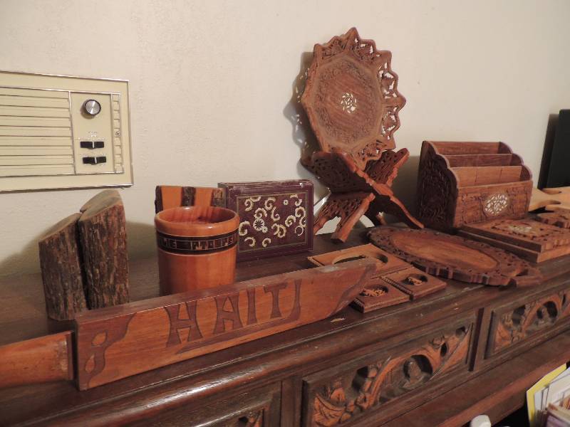lot 276 image: Teak wood accessories- bookends, book rack, 3 pictures, desk organizer plus more