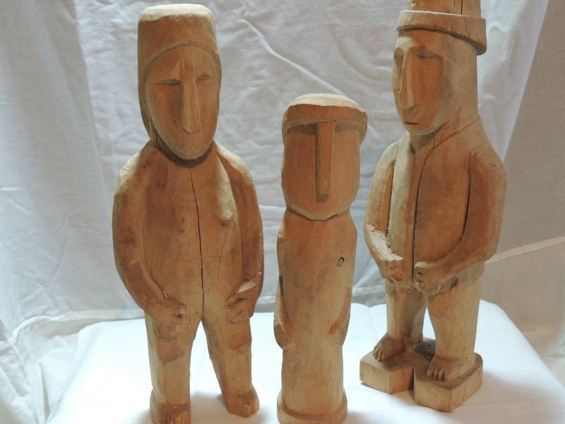 lot 293 image: Three light wood carved men -  2 ARE 16 12 HT & 1 IS 15 H