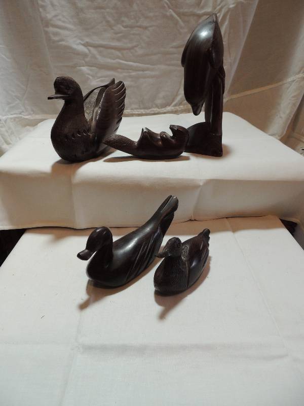 lot 299 image: Ironwood DUCKS - 6X8,  3X4, 3 X6  Beaver  2 12 X 6   Parrot 8 X4
