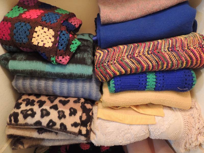 lot 311 image: Several blankets, afghan, chenille, fleece ( some stains) King, Queen, Twin