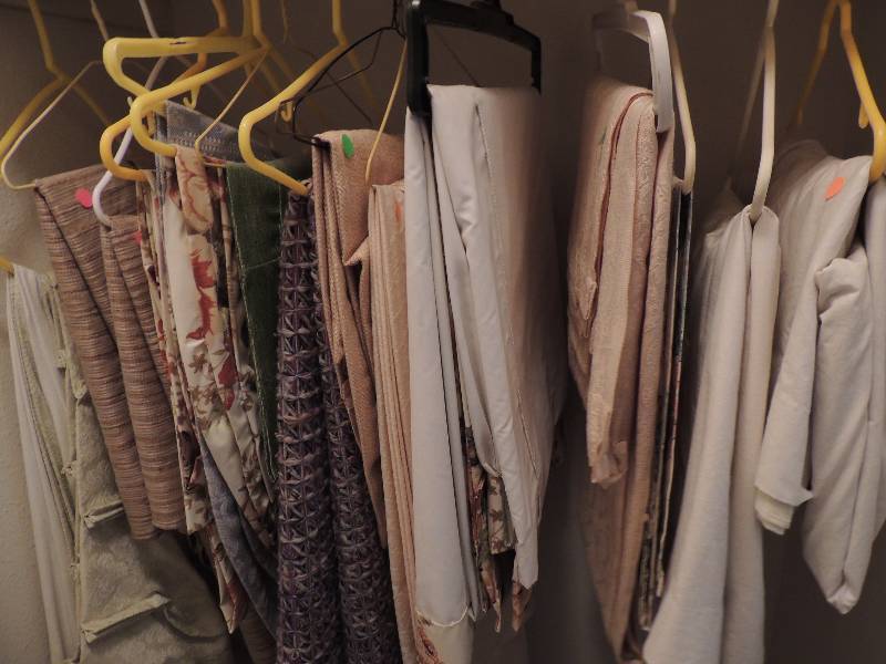 lot 314 image: Assortment of drapes, curtains and valances