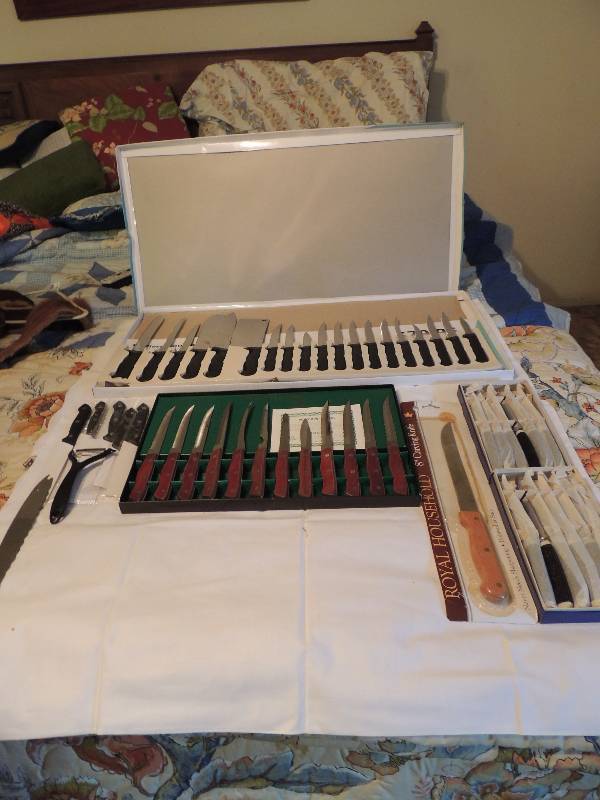 lot 322 image: Knife sets- Maxam corp. 12 piece set NEW, Premium 19 piece gourmet knife set NEW,  Faux stag handle steak knives 6 piece set qty. of 2 NEW and 5 steak knives and graters,
