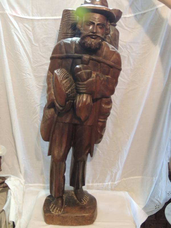 lot 287 image: Mayan carved man has backpack and bare feet 41 tall