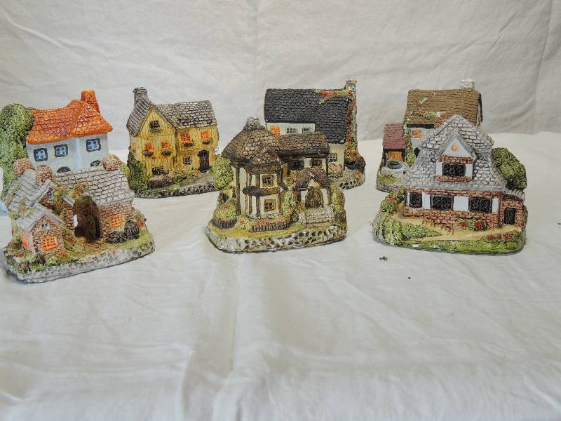 lot 425 image: Village Houses 4  12 x 3 12 quantity 7