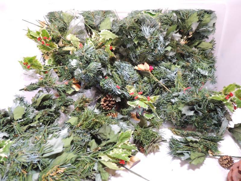 lot 449 image: Christmas pictures several, Large pinecones 6-8 each all in tub