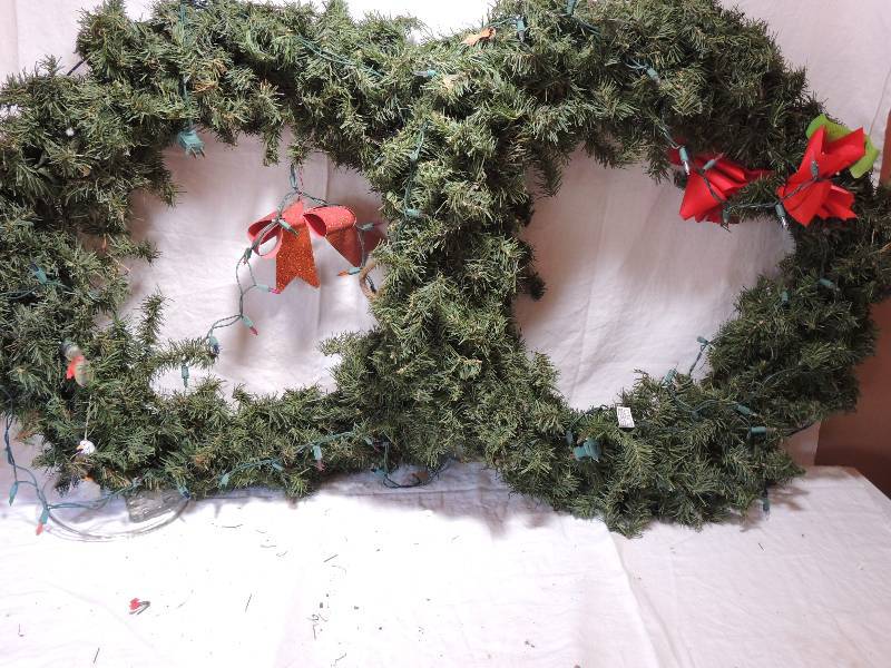 lot 450 image: 2 Christmas wreaths 24 diameter with lights and bows