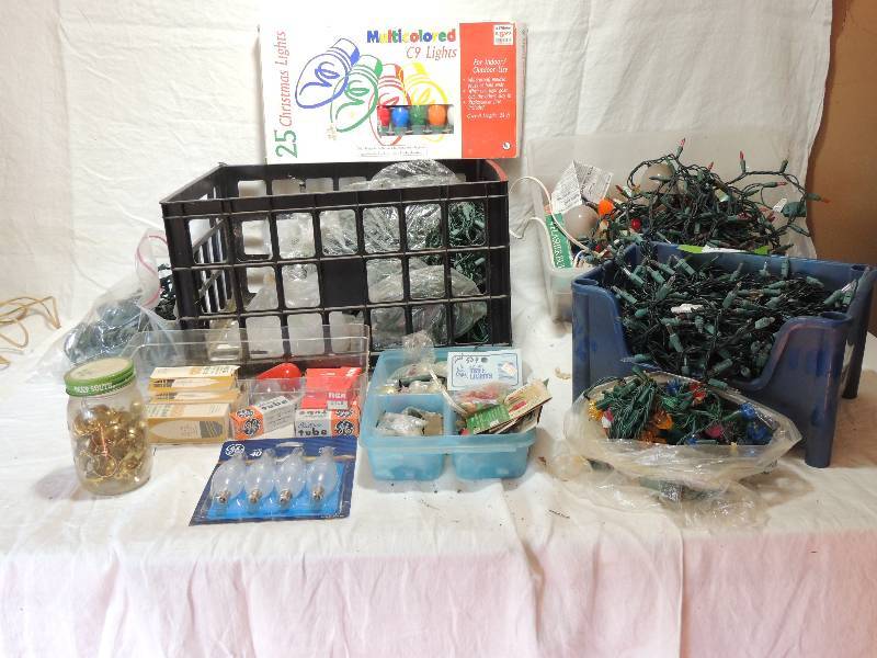 lot 452 image: Assorted Christmas lights and bulbs large quantity