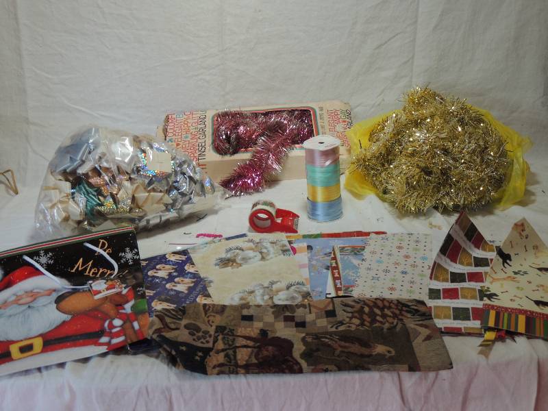lot 453 image: Christmas bows, Bags and garland