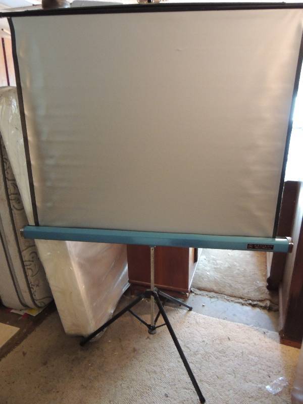 lot 461 image: Projector screen Radiant super champion 48 wide