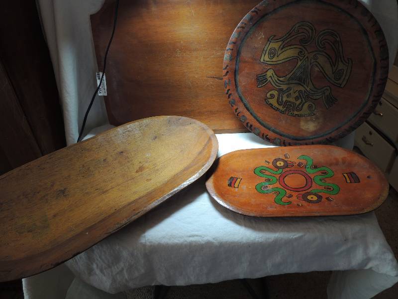 lot 464 image: Wooden Serving trays- 16x10 oblong, 17 round Aztec, 25x14 oblong, 26x16