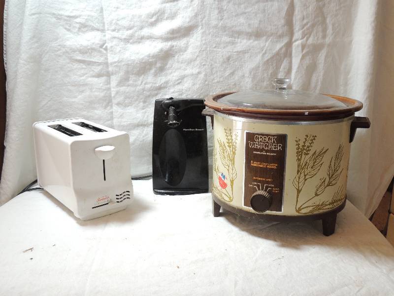 lot 468 image: 6 qt. crock pot crock watchware, 2 slice toaster sunbeam and Hamilton beach can opener